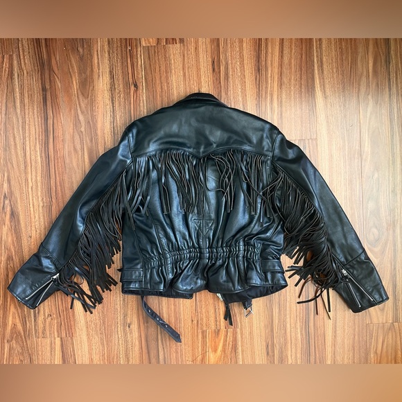 Genuine leather jacket with fringes - American-made vintage gem! - Picture 5 of 11